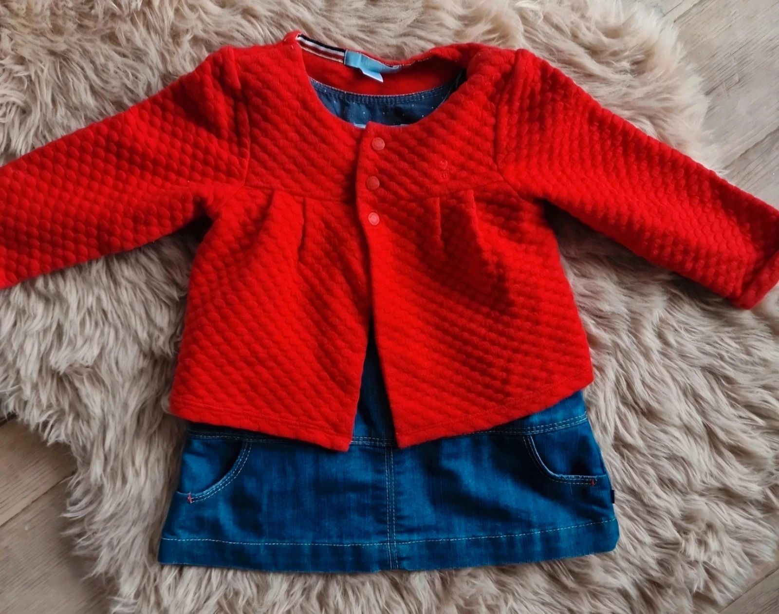 Robe en jean OBAÏBI + gilet rouge assorti – 12 mois / 74 cm